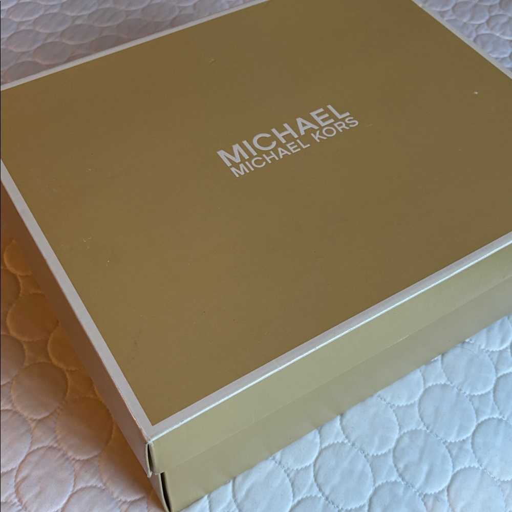Michael Kors TORI Patent Leather Embellished Flower Block Heel Sandals 8.5 9 - Picture 6 of 9
